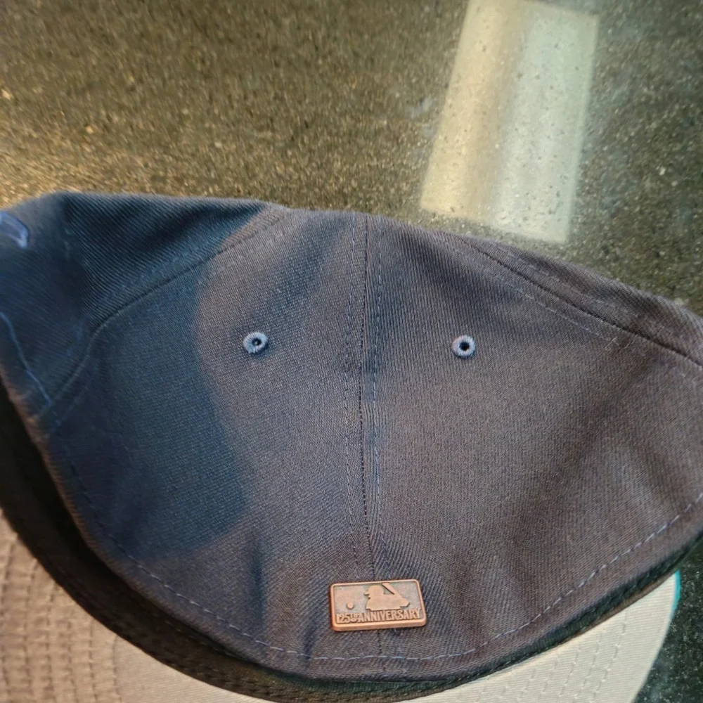 SEATTLE MANNERS FITTED CAP SZ 8